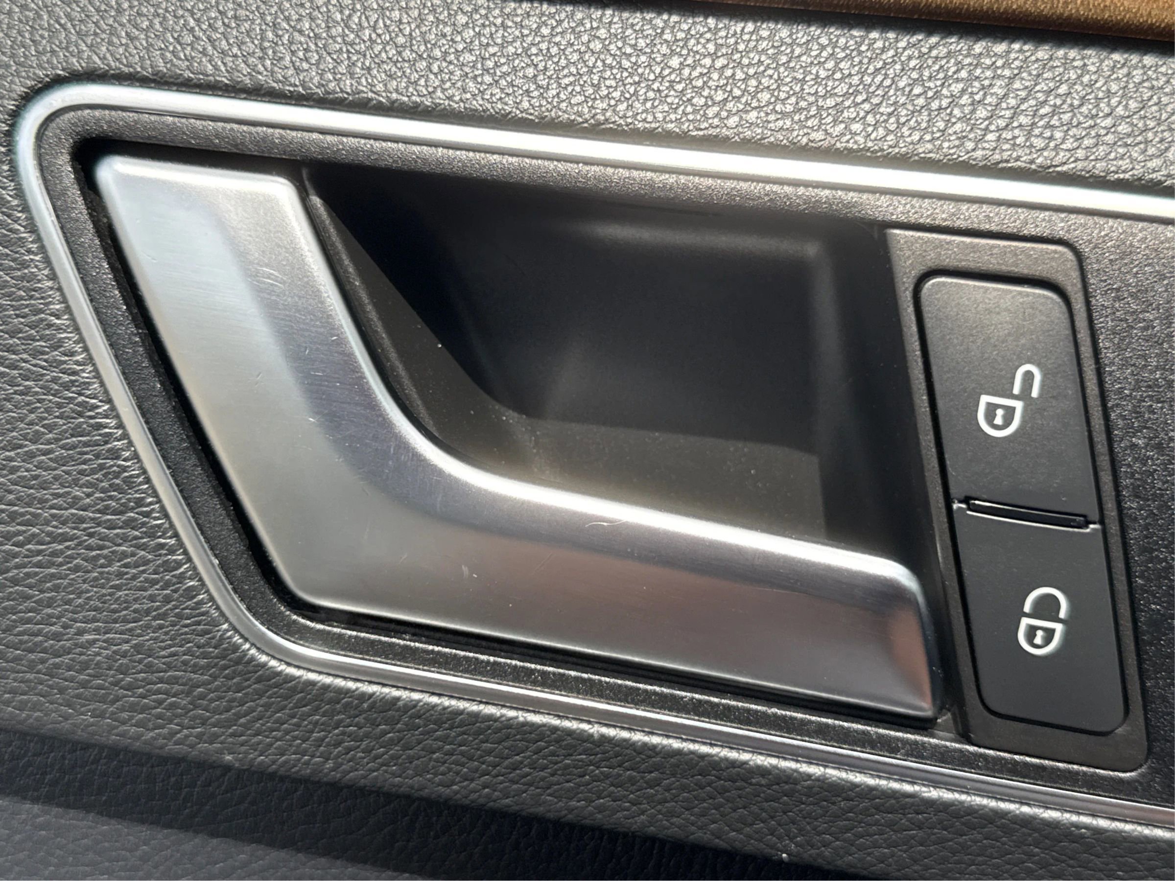 Used 2014 Mercedes-Benz E 350 4MATIC Sedan image 40