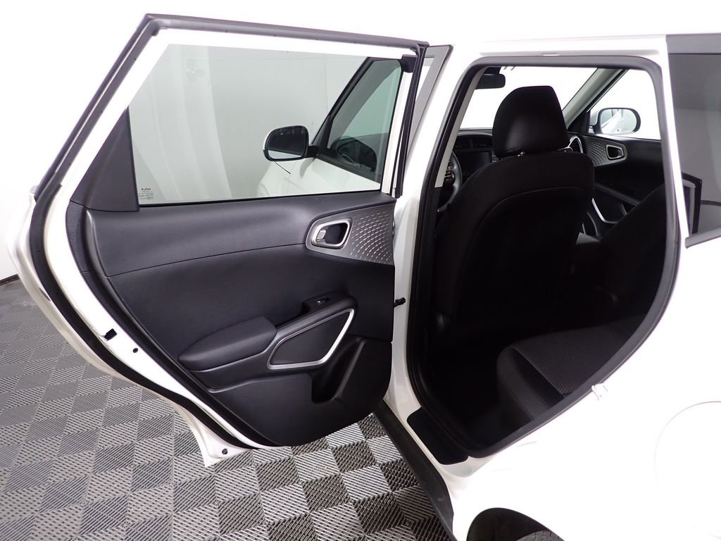 Used 2025 Kia Soul LX image 26