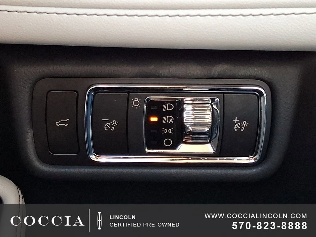 Certified 2025 Lincoln Aviator AWD image 27
