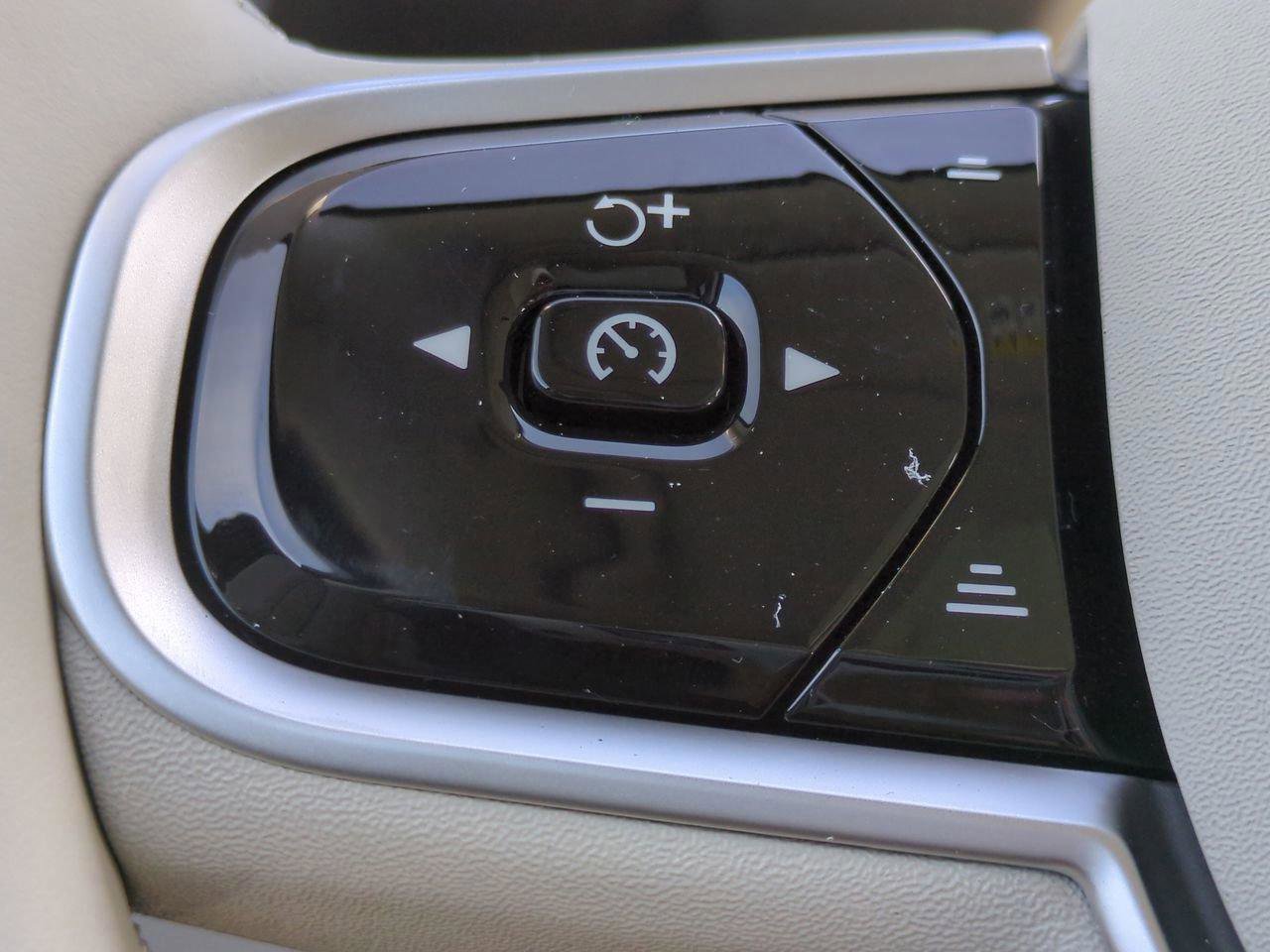 New 2026 Volvo XC60 T8 Ultra w/ Protection Package Premier image 22