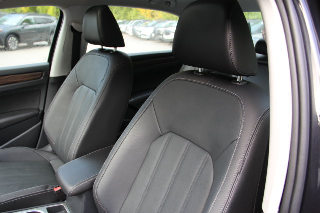 Used 2020 Volkswagen Passat 2.0T SEL FWD image 18