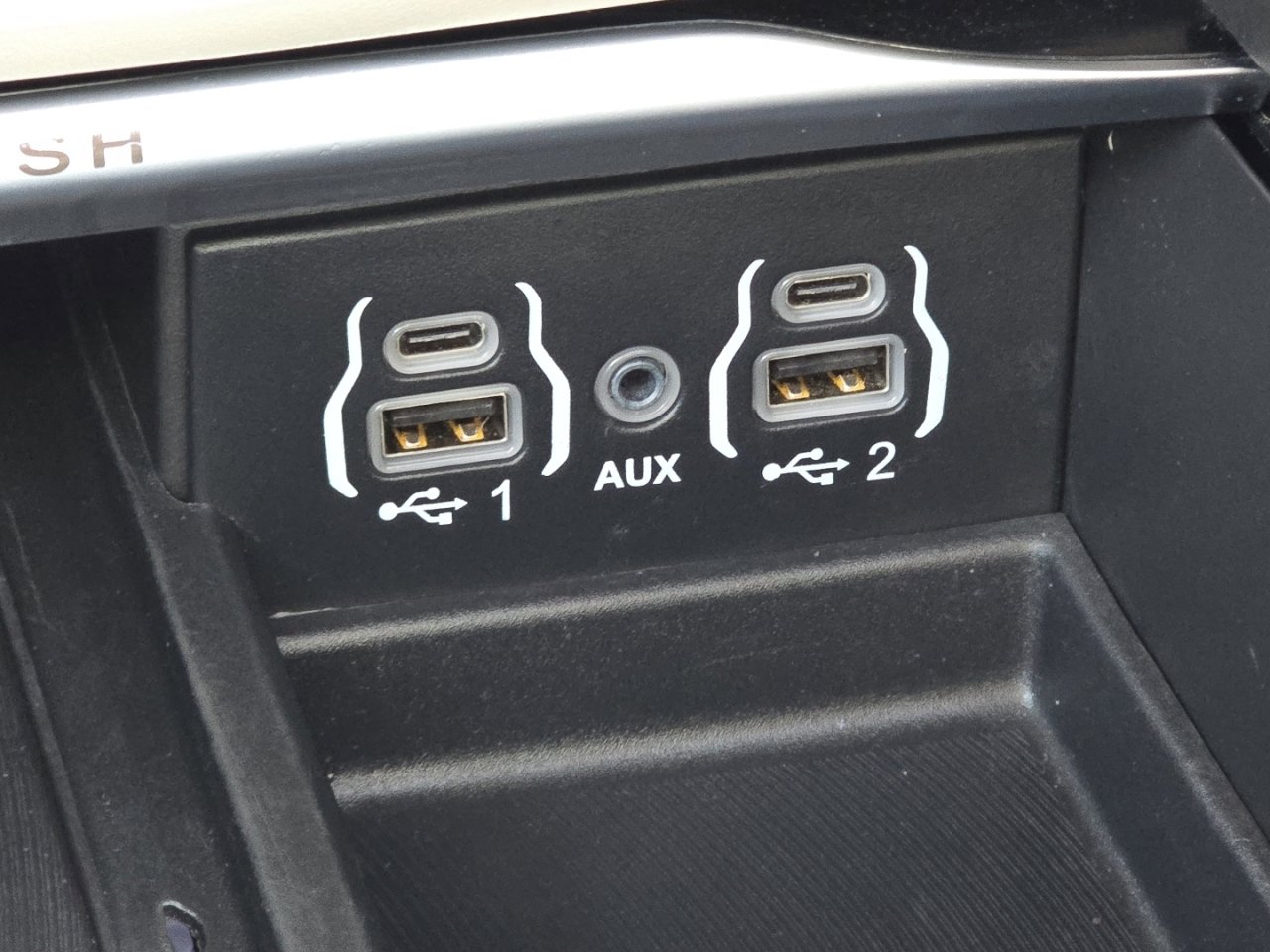 Used 2022 Chrysler Pacifica Limited w/ Uconnect Theater Family Group image 11