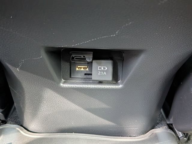 Used 2021 Toyota Venza Limited image 11