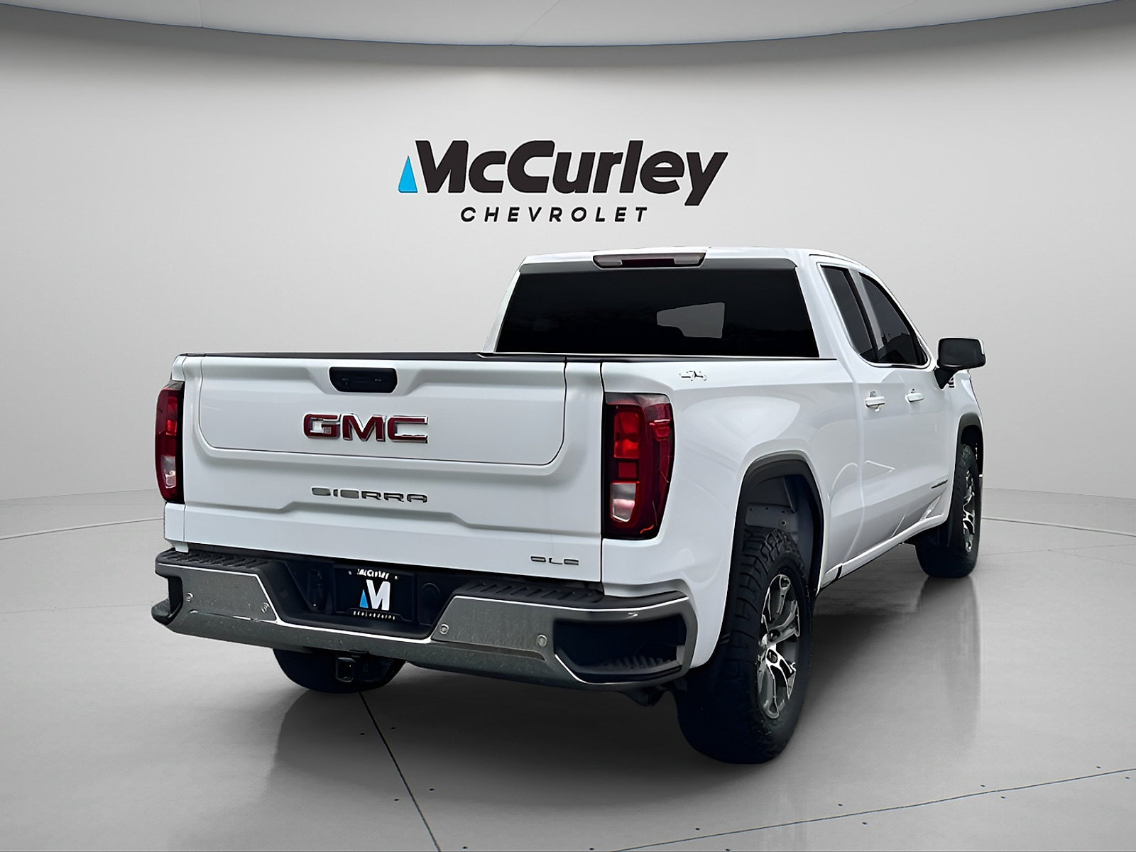Used 2023 GMC Sierra 1500 SLE AWD/4WD image 3