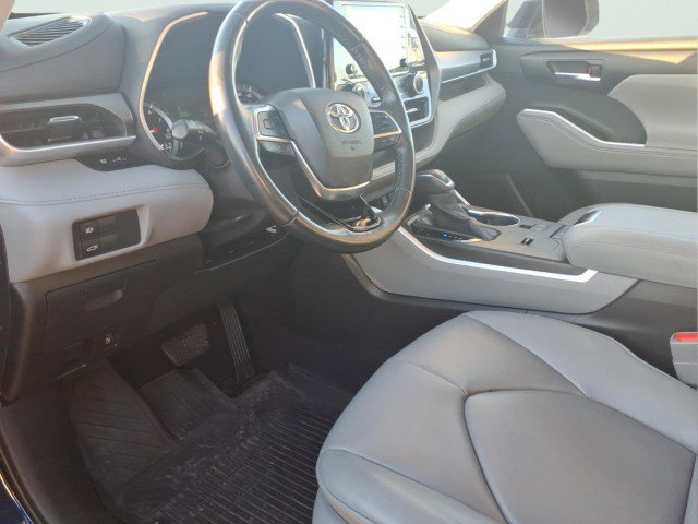 Used 2020 Toyota Highlander XLE image 13