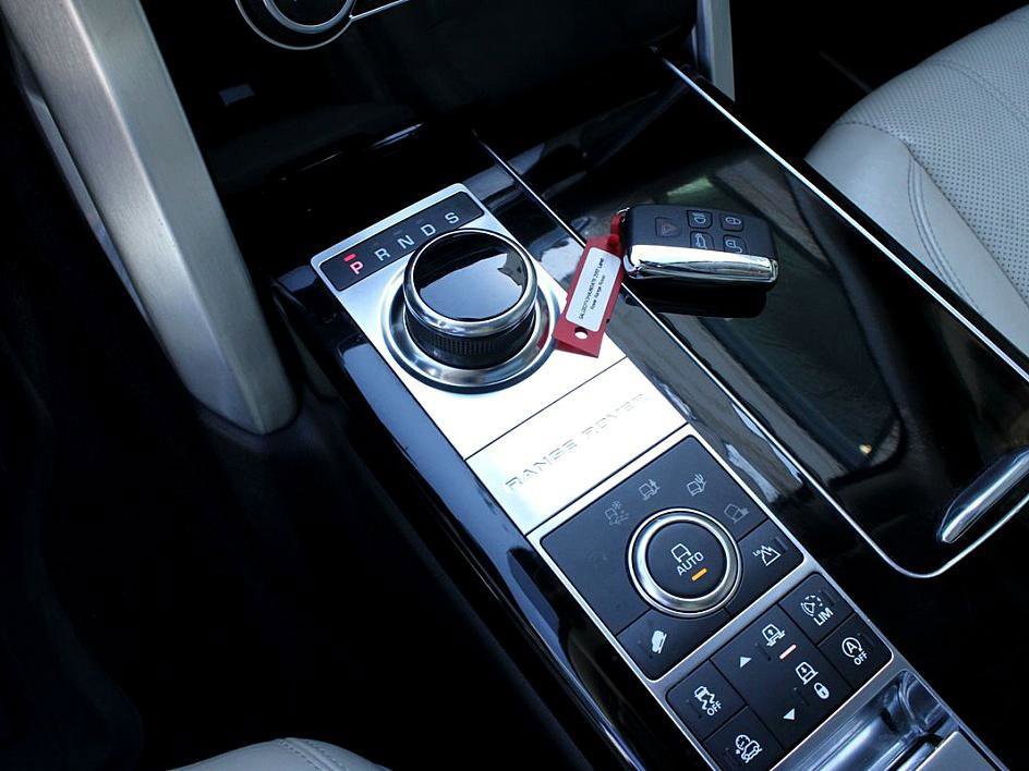 Used 2017 Land Rover Range Rover HSE image 10