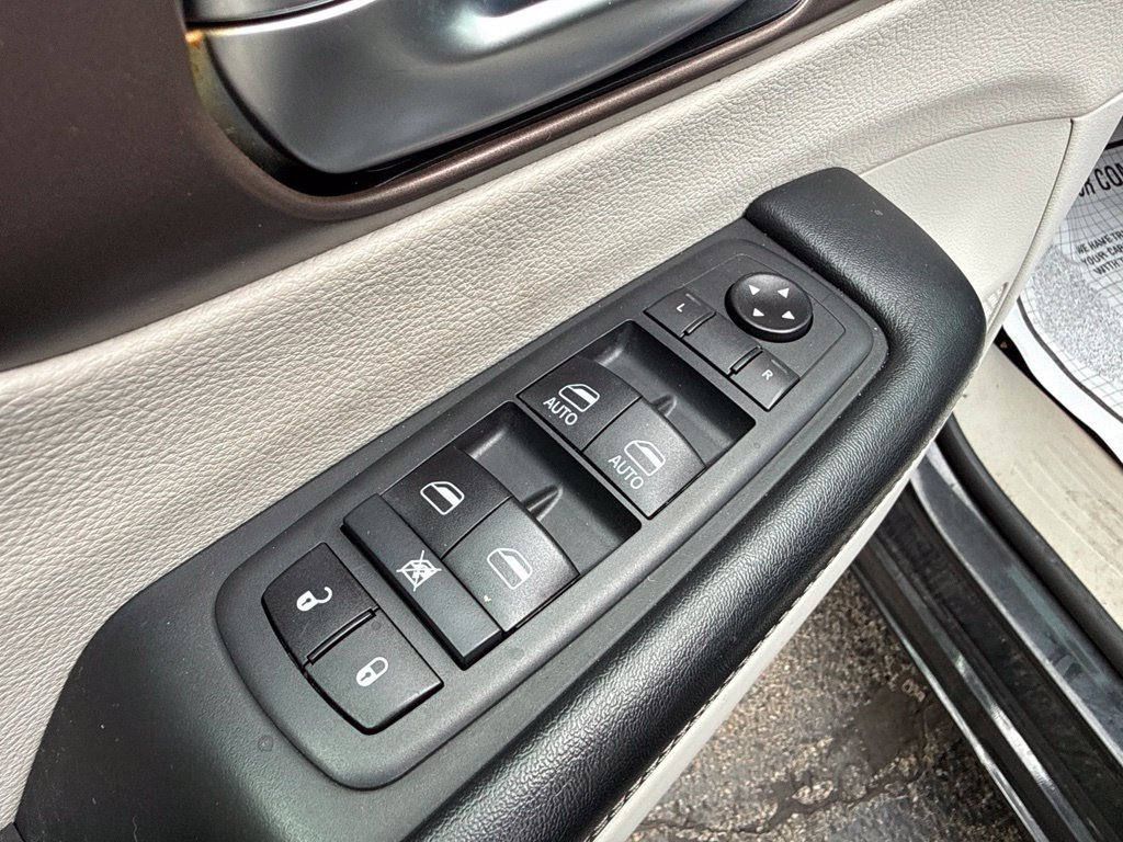 Used 2020 Chrysler Voyager Lxi FWD image 21
