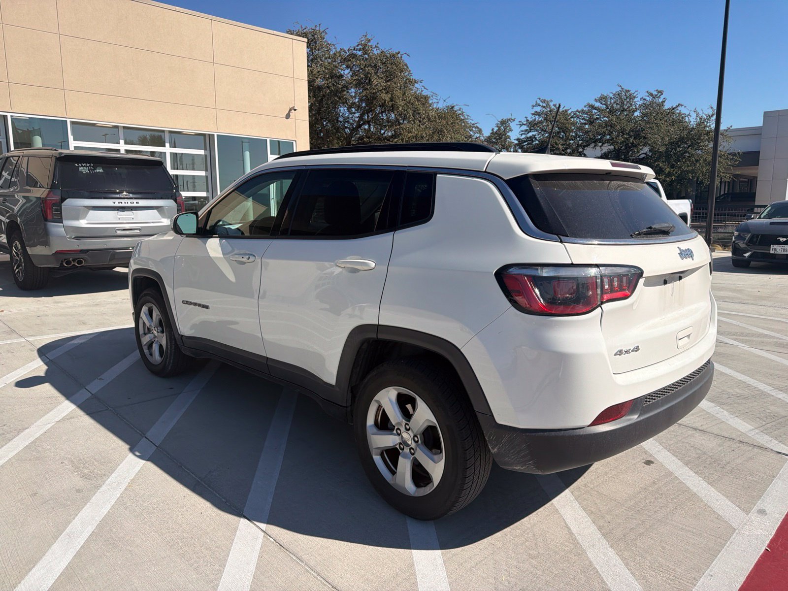 Used 2017 Jeep Compass Latitude w/ Popular Equipment Group AWD/4WD image 7