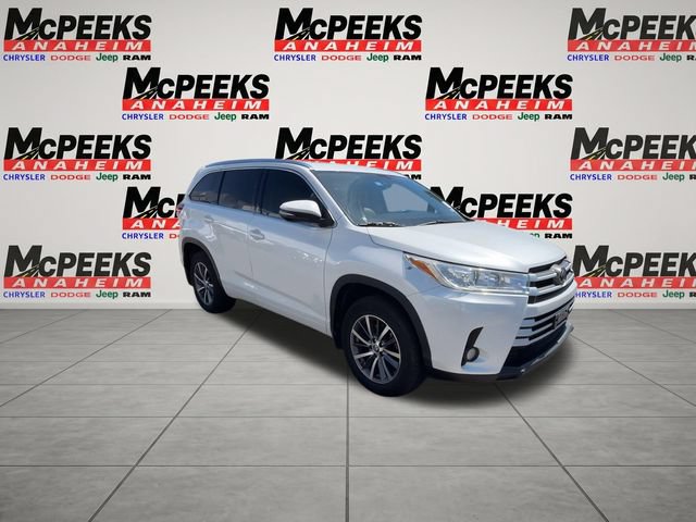 Used 2018 Toyota Highlander XLE FWD image 2