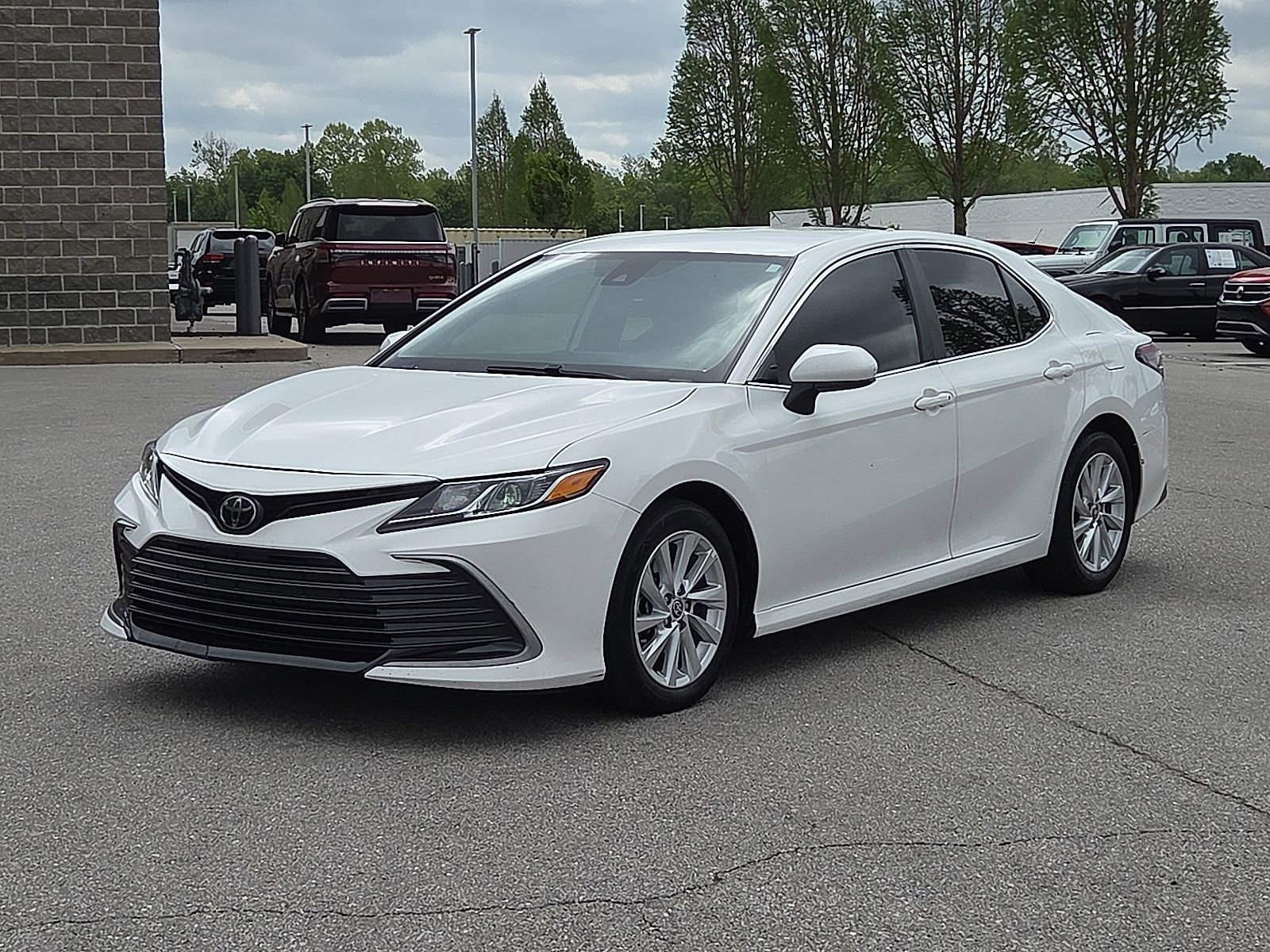 Used 2023 Toyota Camry LE image 2