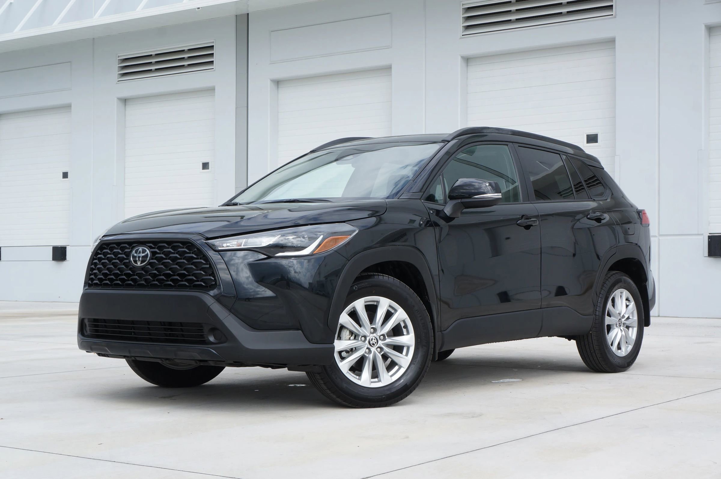 Used 2025 Toyota Corolla Cross LE image 5