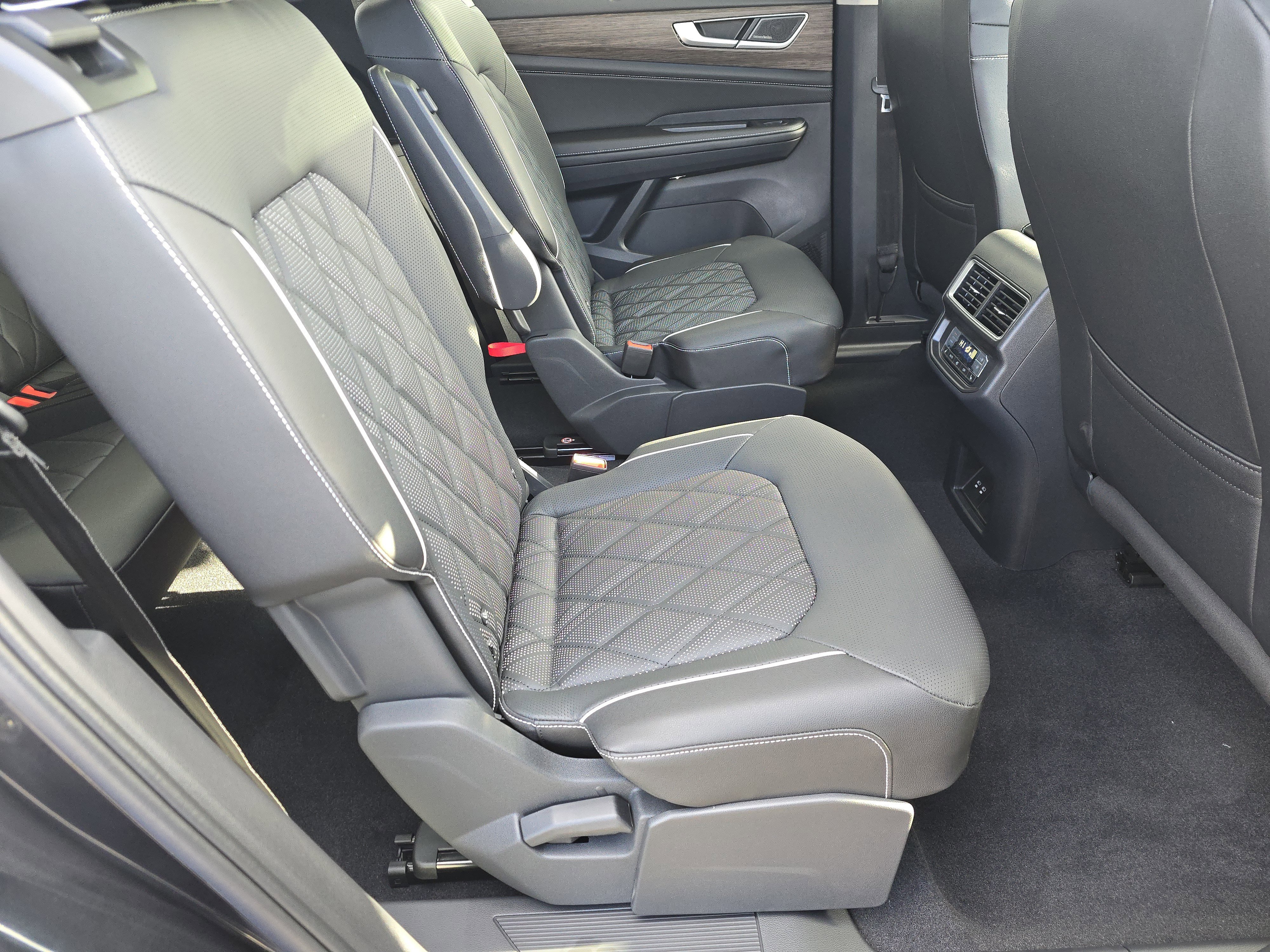 New 2026 Volkswagen Atlas SEL Premium R-Line image 18