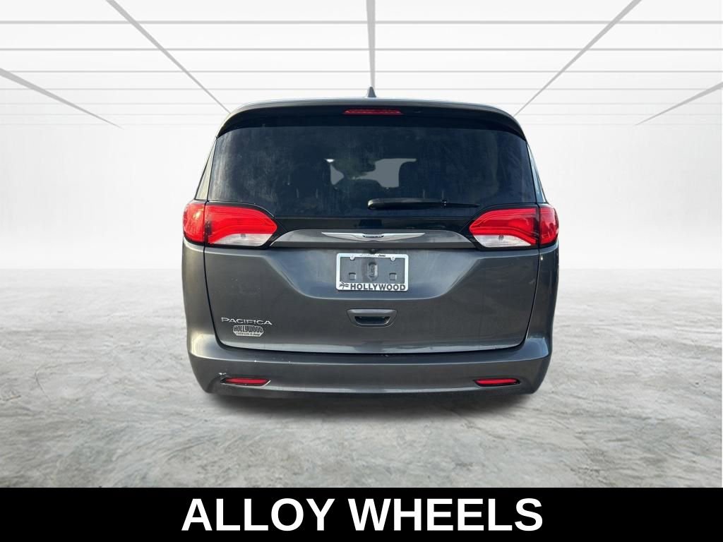 Used 2017 Chrysler Pacifica LX FWD image 6