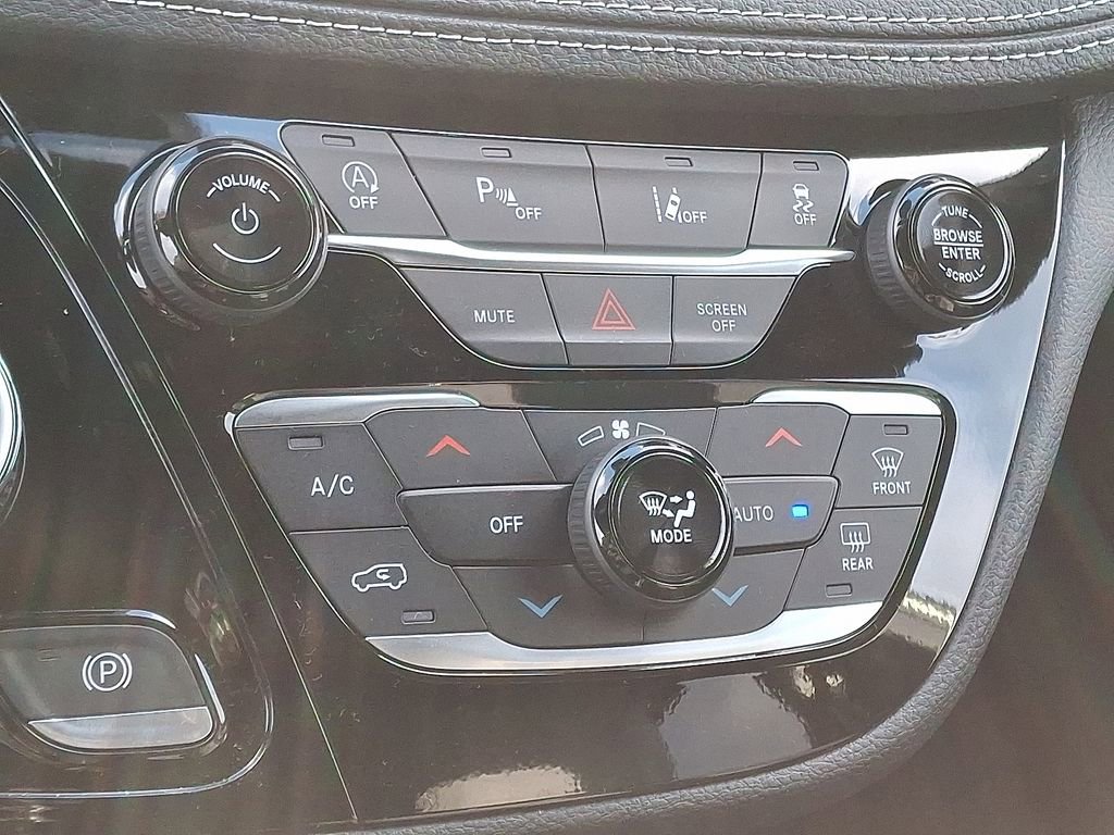 New 2026 Chrysler Pacifica Select image 13