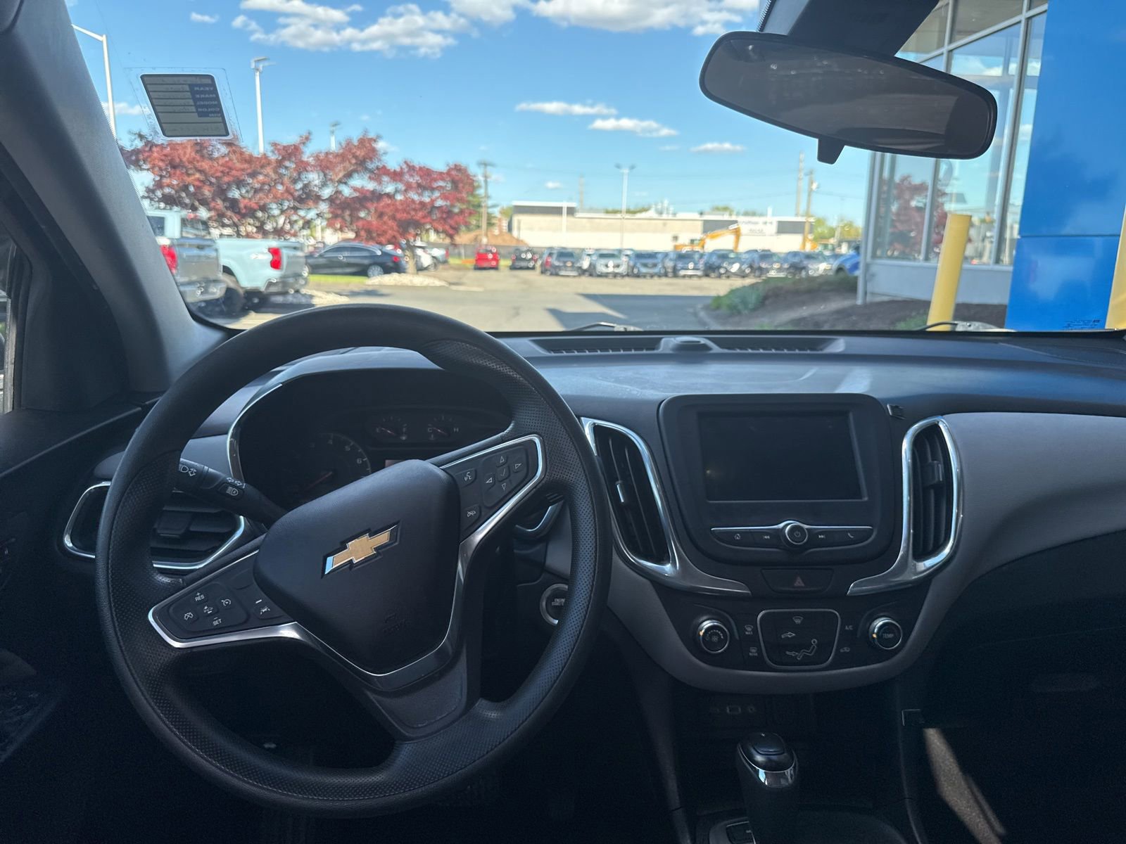 Used 2020 Chevrolet Equinox LS w/ LS Convenience Package AWD/4WD image 2