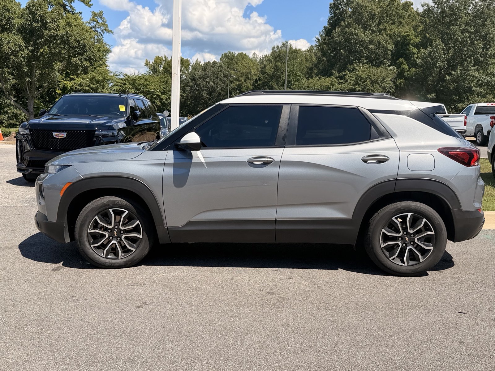 Used 2023 Chevrolet TrailBlazer ACTIV w/ Sun and Liftgate Package FWD image 10
