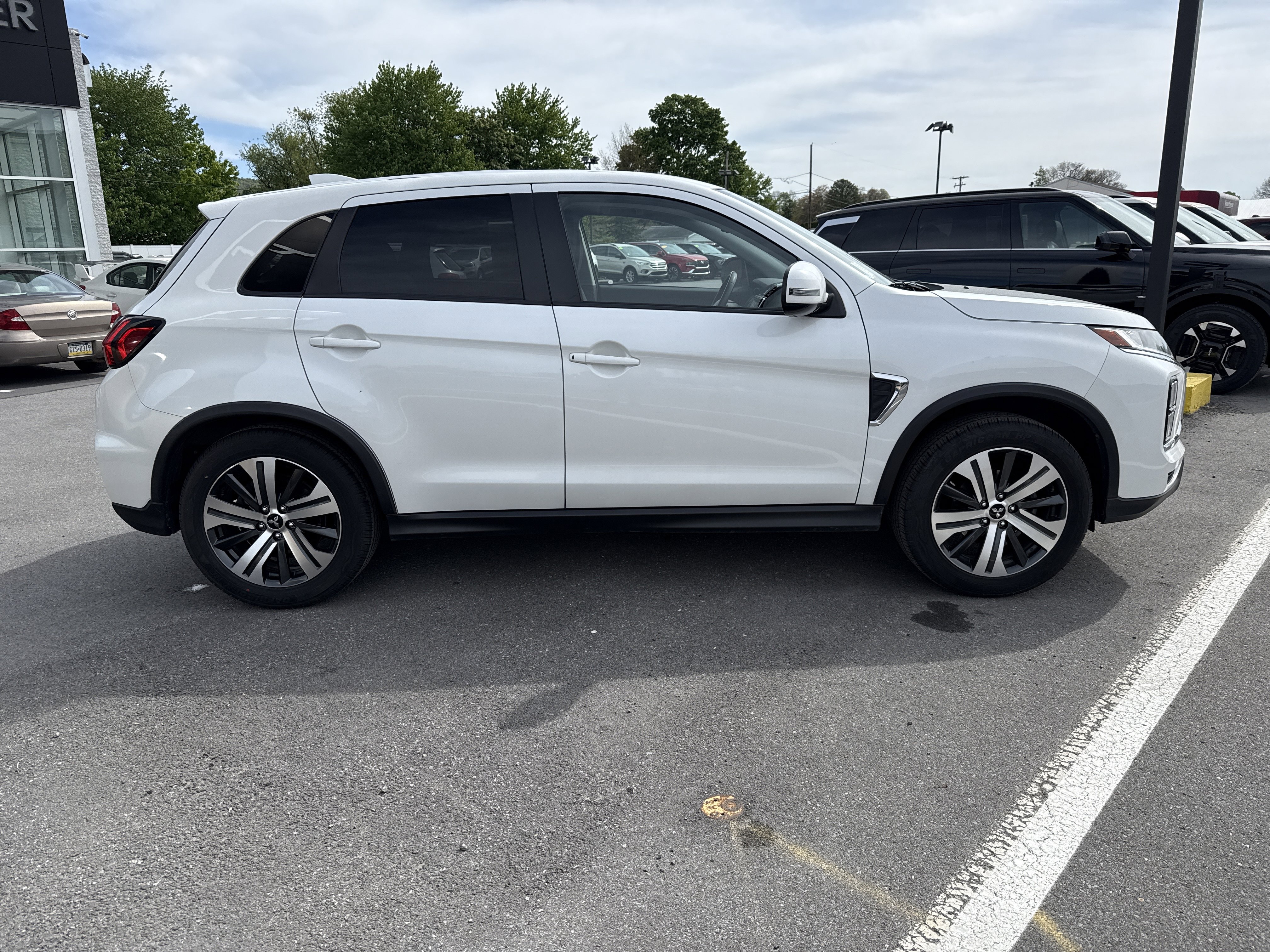 Used 2020 Mitsubishi Outlander Sport AWD image 2