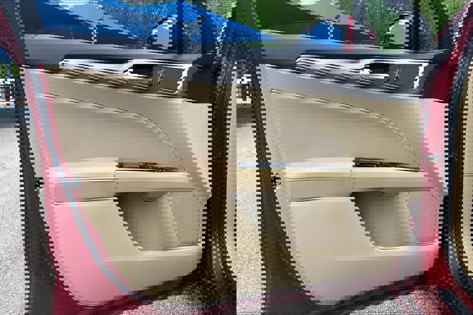 Used 2015 Ford Fusion SE FWD image 22