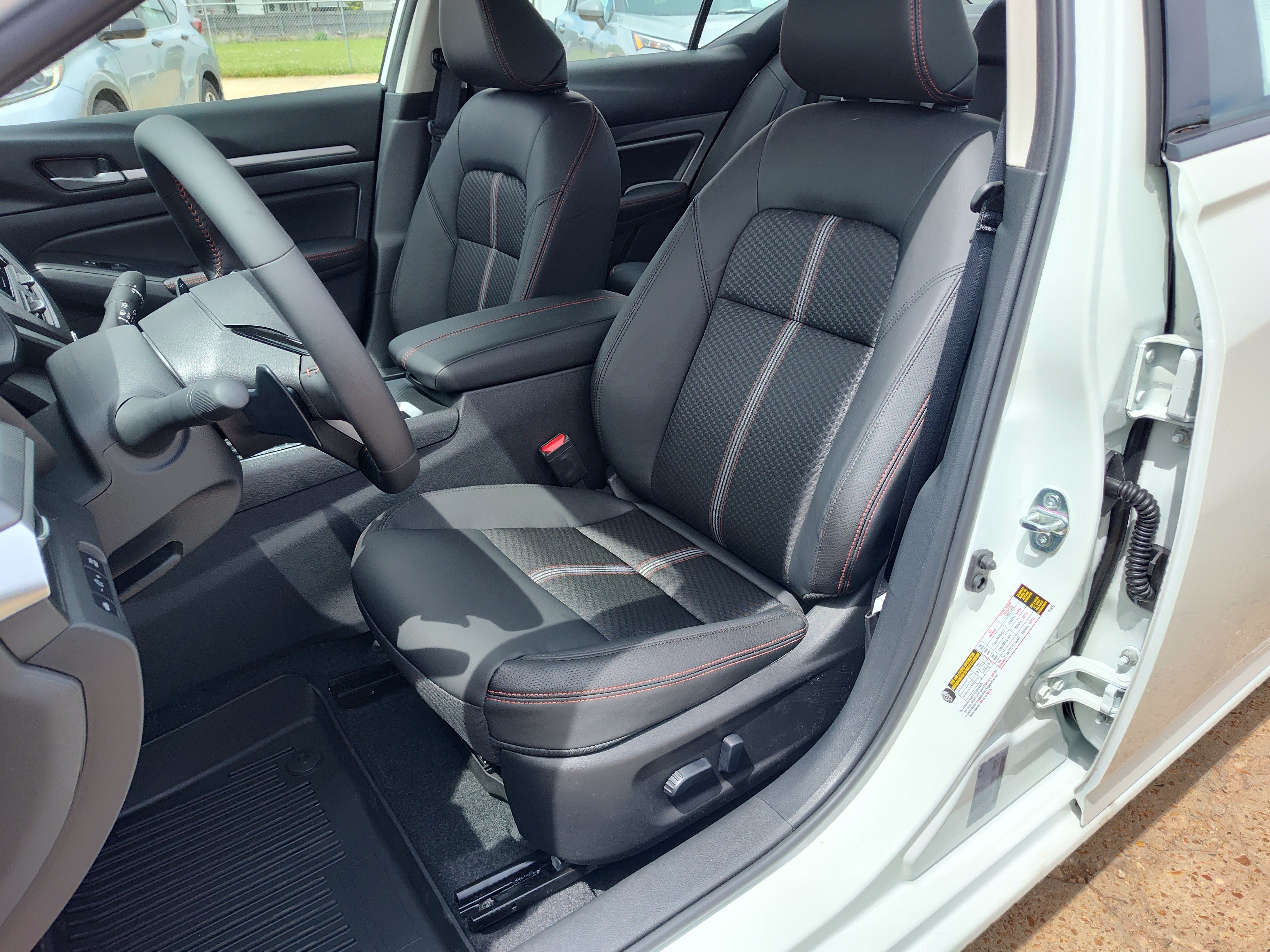 New 2026 Nissan Altima 2.5 SR w/ SR Midnight Edition Package FWD image 7
