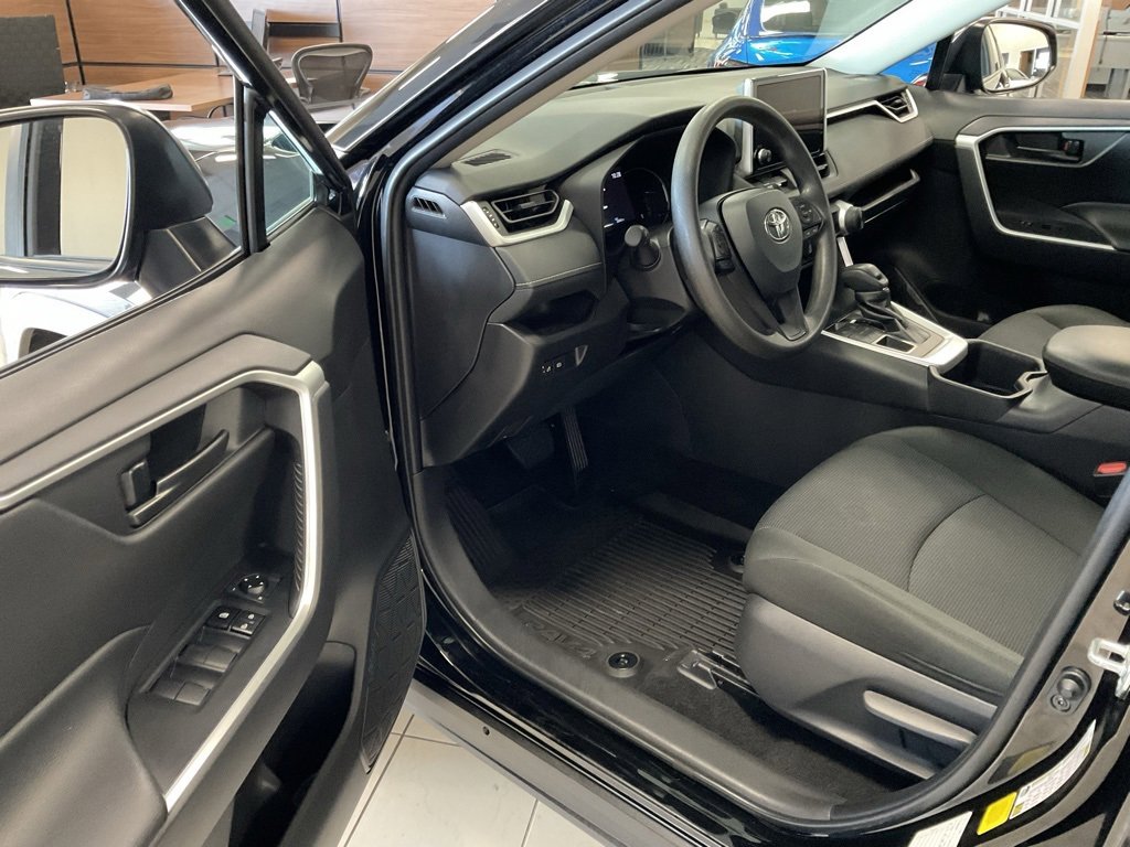 Used 2025 Toyota RAV4 LE image 10