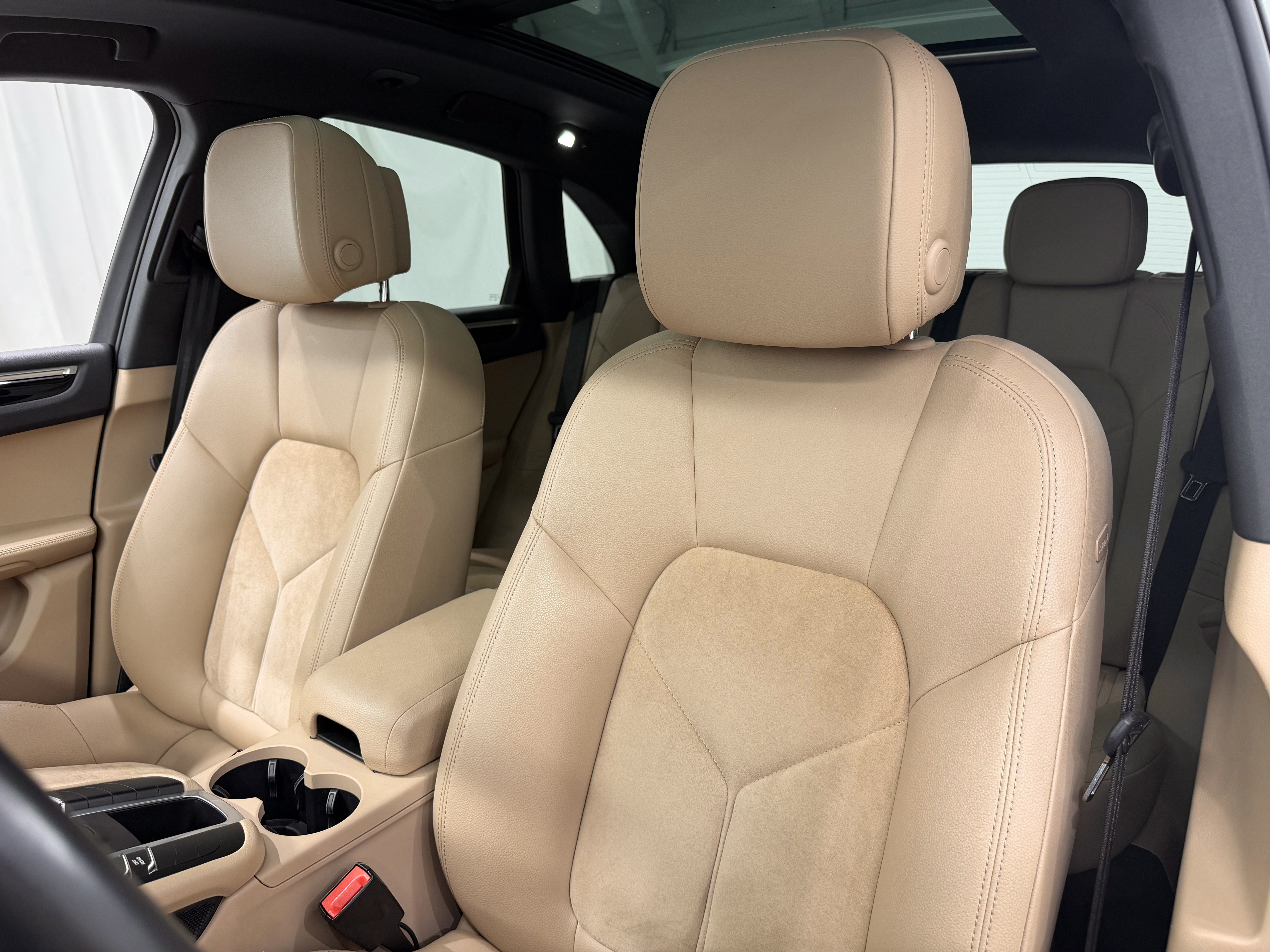 Certified 2021 Porsche Macan AWD/4WD image 5
