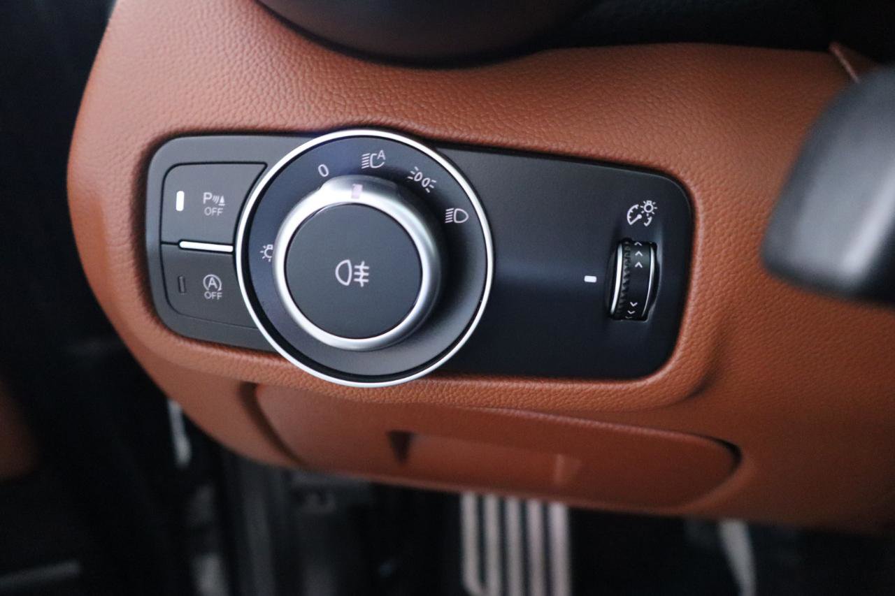 Used 2019 Alfa Romeo Giulia Ti Sport w/ Quick Order Package 22U Sport image 27