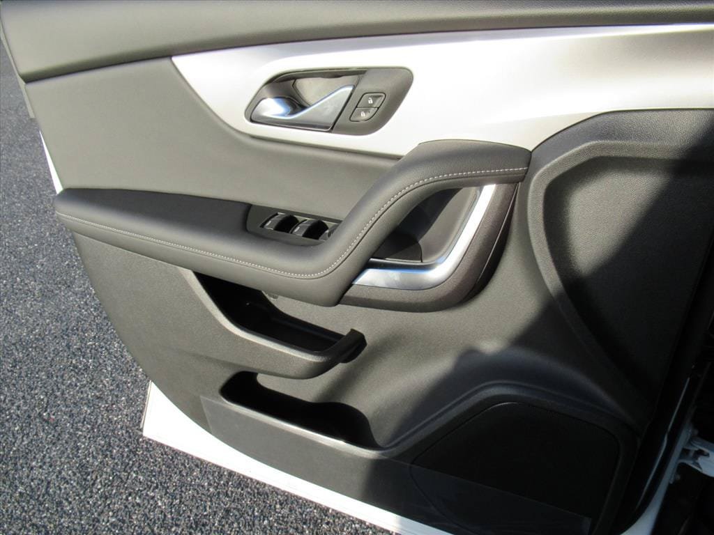 New 2025 Chevrolet Blazer LT FWD image 23
