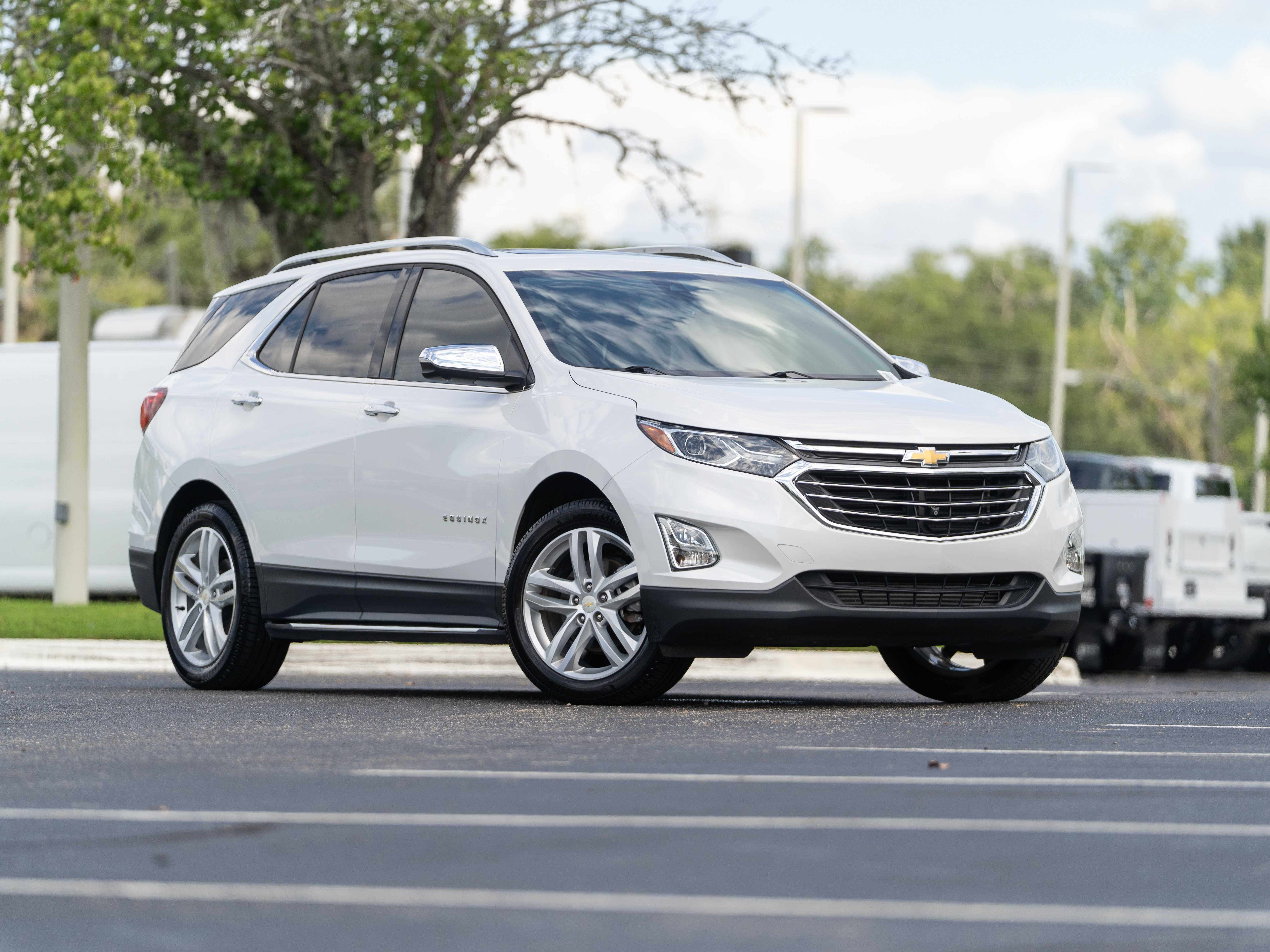 Used 2020 Chevrolet Equinox Premier FWD image 2