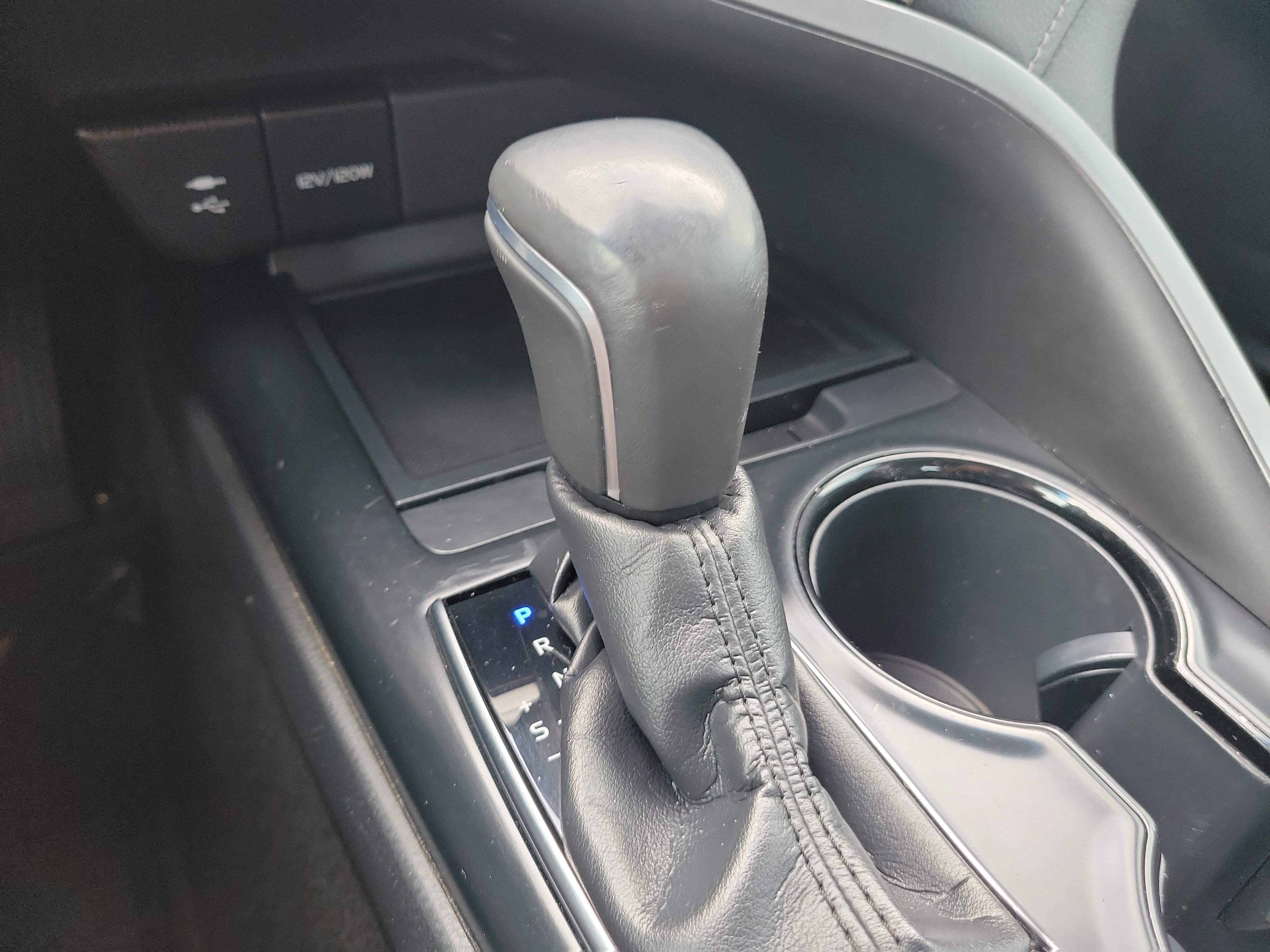 Used 2018 Toyota Camry SE FWD image 26