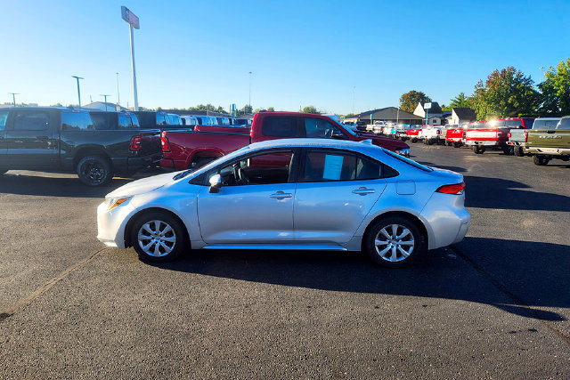 Used 2021 Toyota Corolla LE FWD image 4