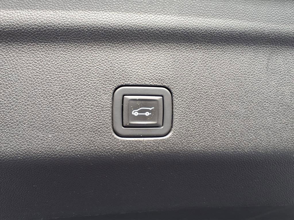 Used 2021 GMC Yukon Denali w/ Denali Premium Package image 24