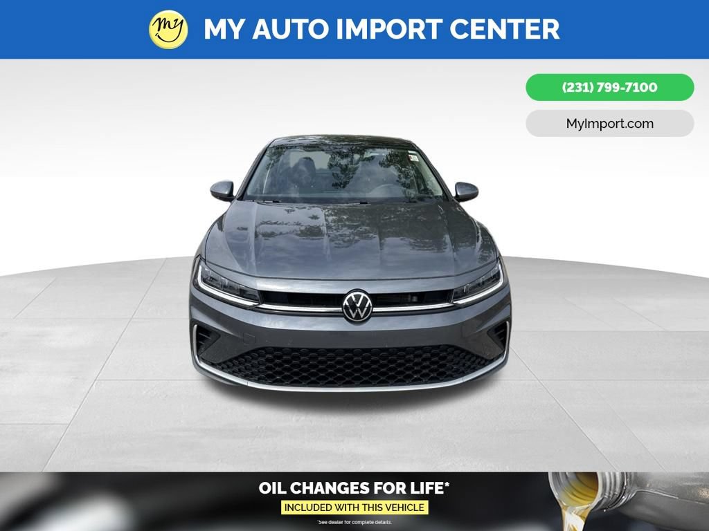 Used 2025 Volkswagen Jetta SE w/ Sunroof Package FWD image 2