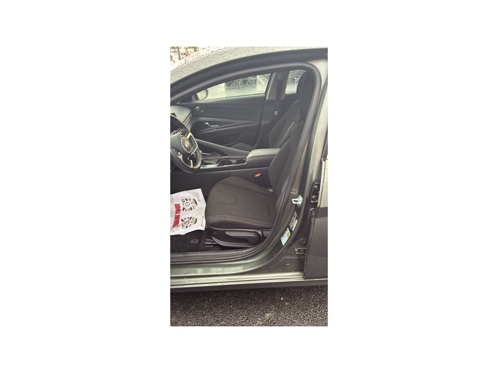 Used 2025 Hyundai Elantra SEL FWD image 11