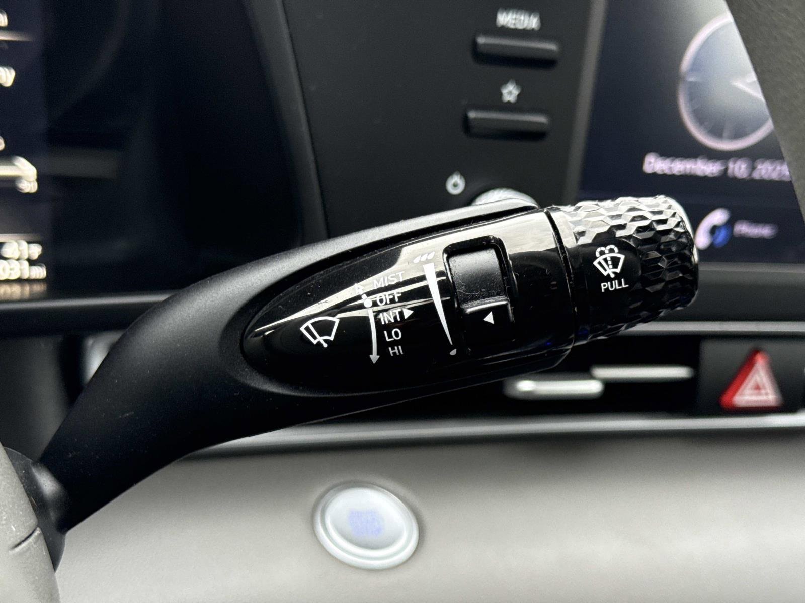 Used 2023 Hyundai Elantra SEL w/ Cargo Package image 16