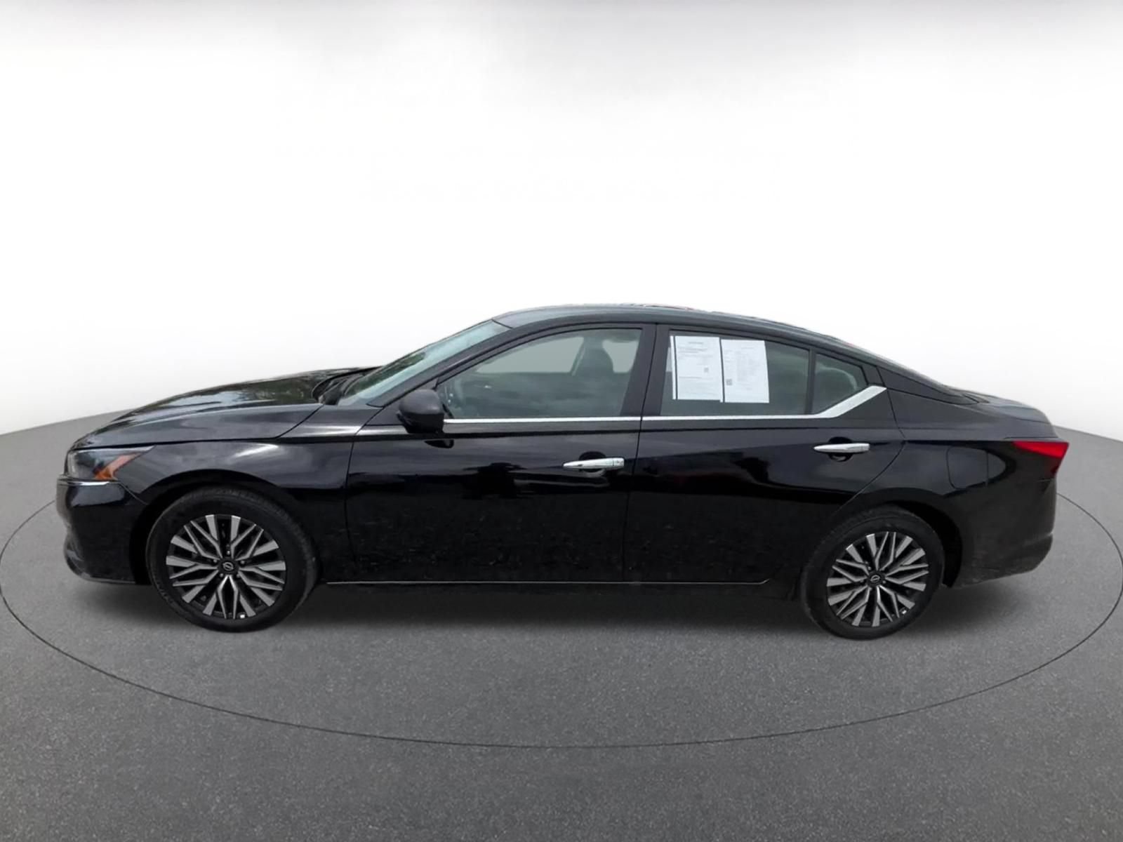 Used 2025 Nissan Altima 2.5 SV FWD image 9