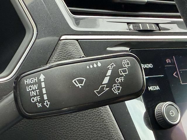 Certified 2022 Volkswagen Tiguan SE R-Line AWD/4WD image 26