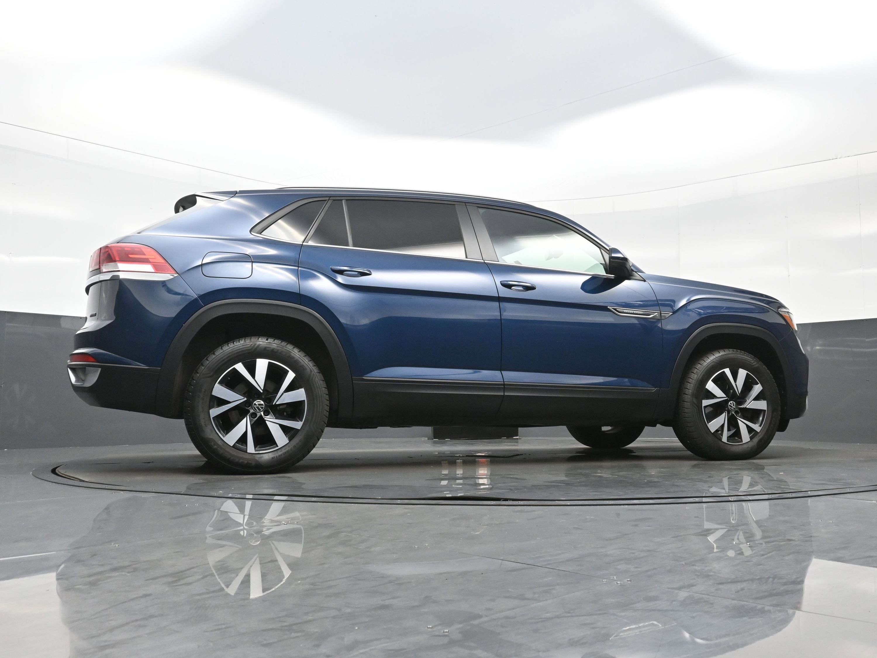 Used 2020 Volkswagen Atlas Cross Sport SE image 43