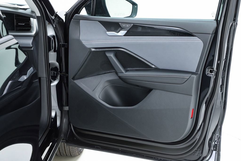 New 2026 Volkswagen Tiguan SE image 32