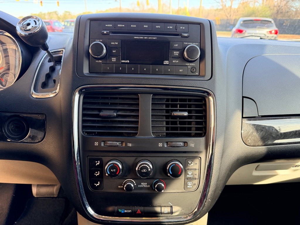 Used 2013 Dodge Grand Caravan SE image 16