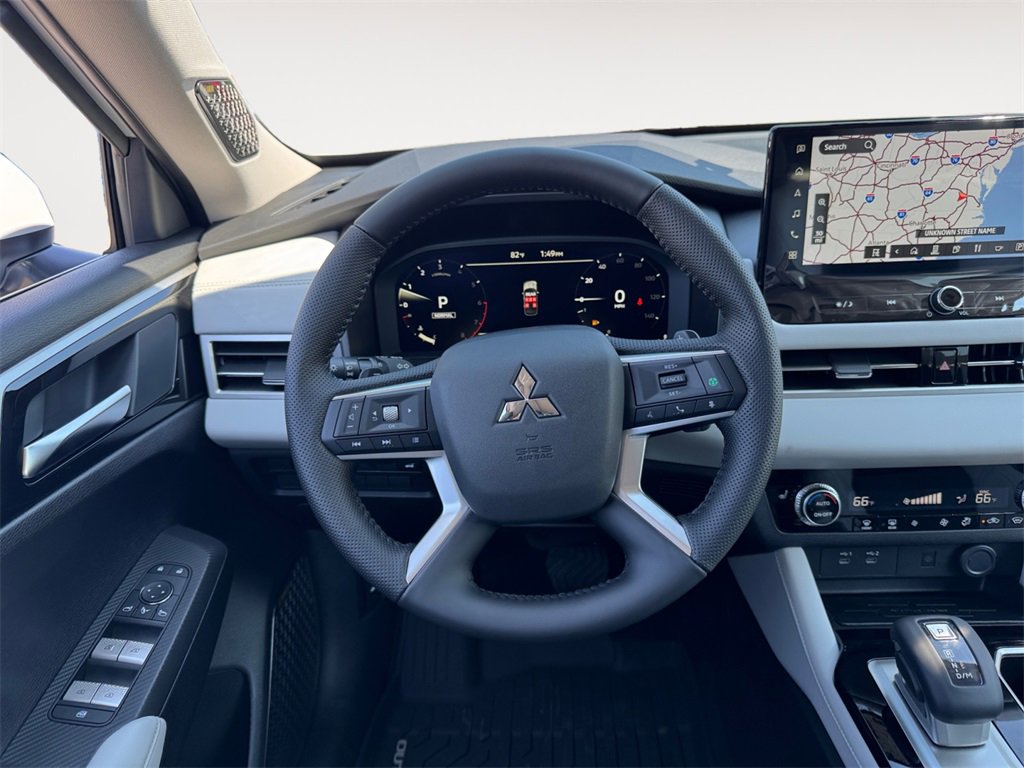 New 2025 Mitsubishi Outlander SE image 12