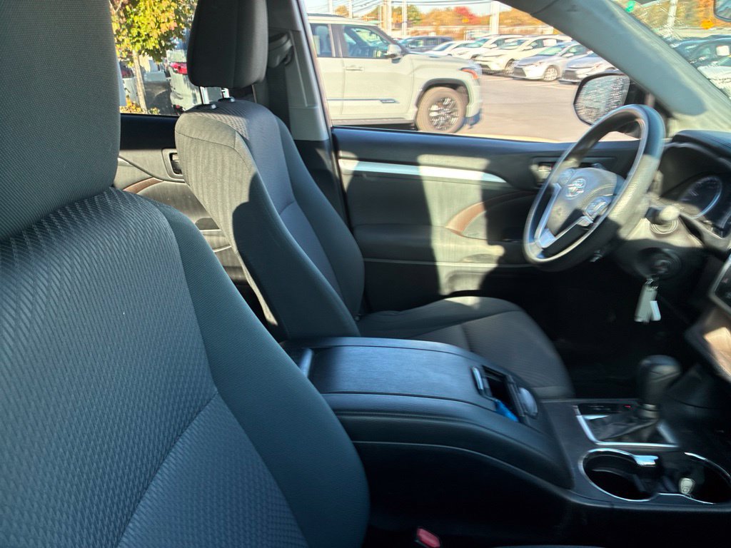 Used 2019 Toyota Highlander LE AWD/4WD image 31