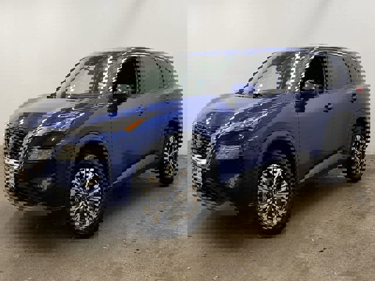 Used 2023 Nissan Rogue SV image 1