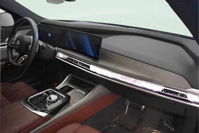 Used 2023 BMW 760i xDrive AWD/4WD image 18