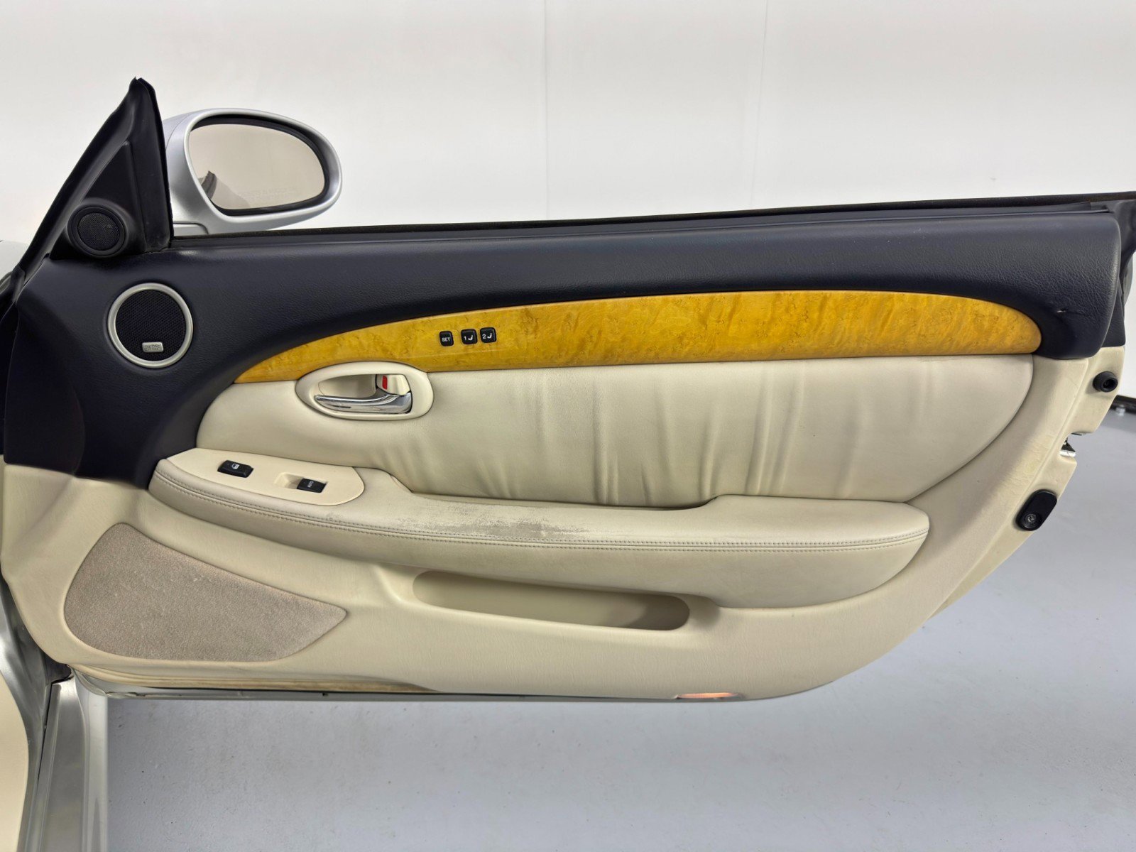 Used 2002 Lexus SC 430 Convertible image 36