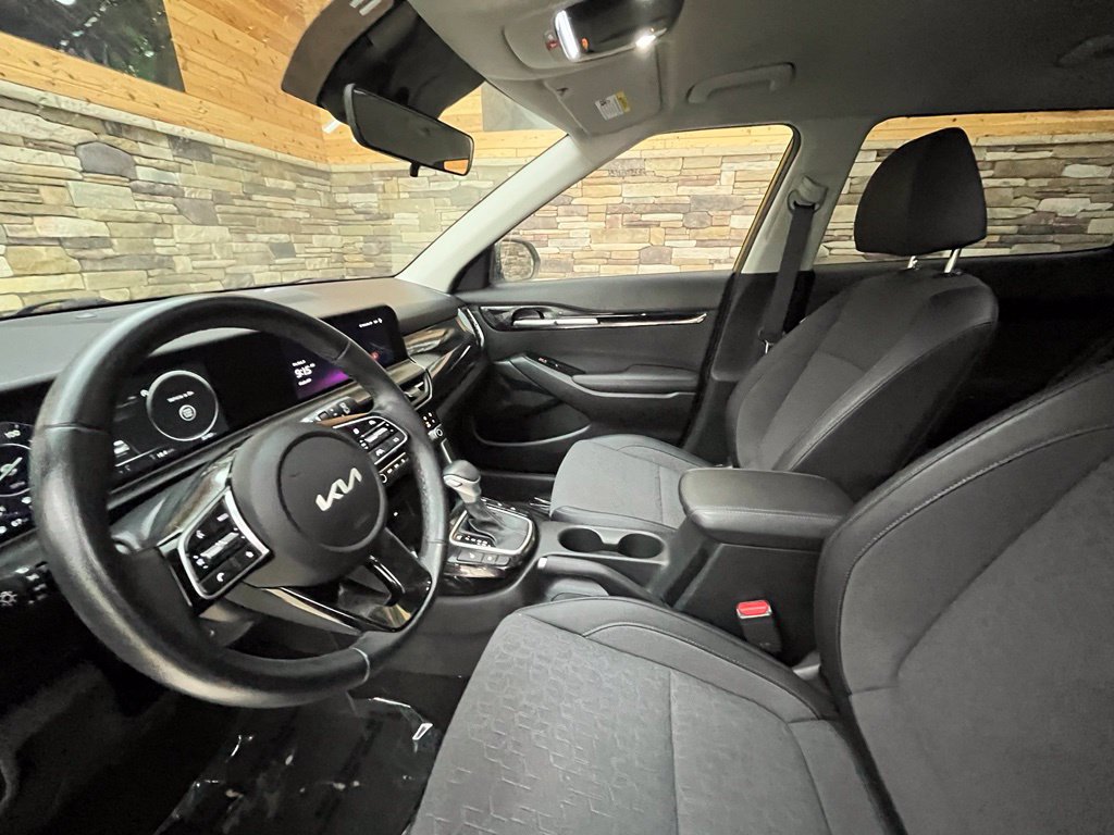 Used 2024 Kia Seltos S AWD/4WD image 36