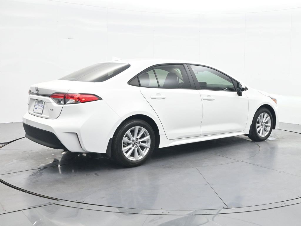 Used 2025 Toyota Corolla LE w/ LE Premium Package FWD image 5