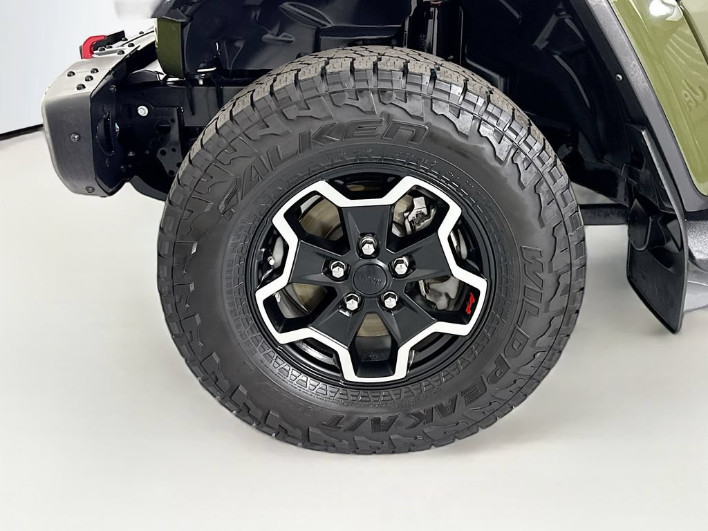 Used 2023 Jeep Gladiator Rubicon w/ LED Lighting Group AWD/4WD image 30