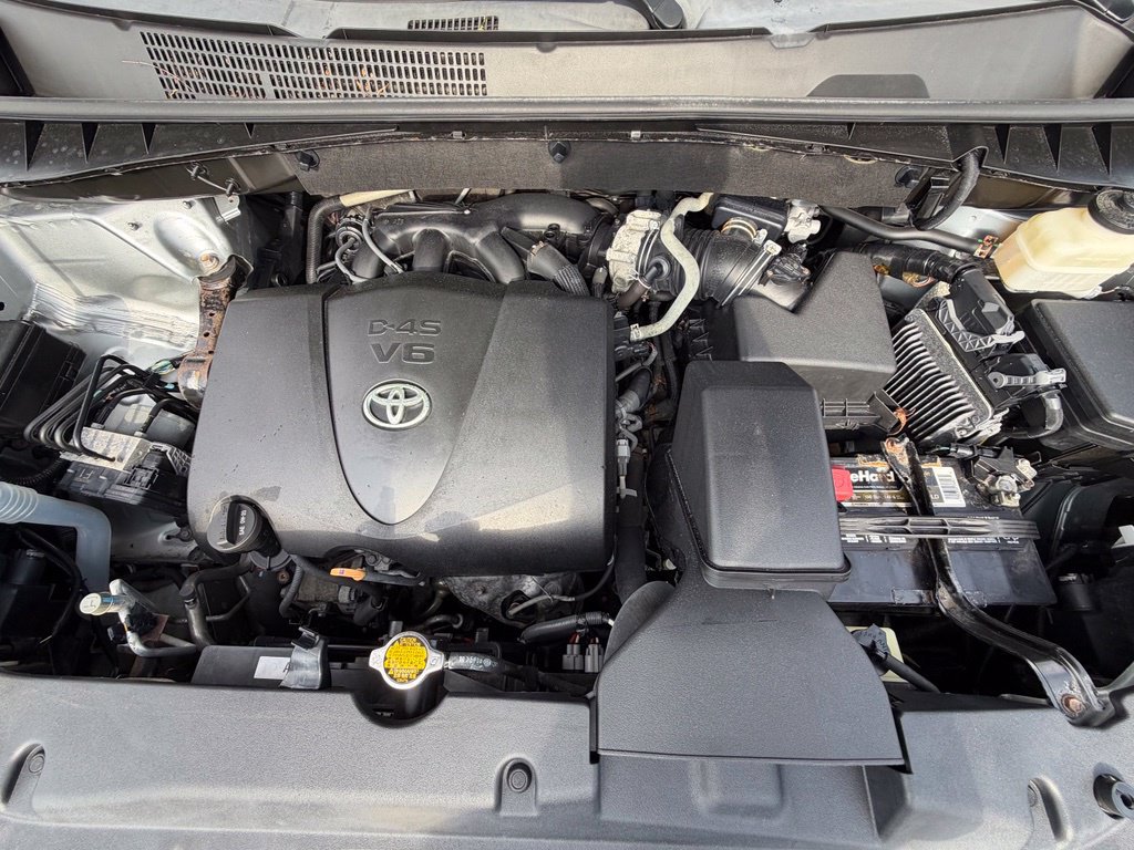 Used 2017 Toyota Highlander Limited AWD/4WD image 38