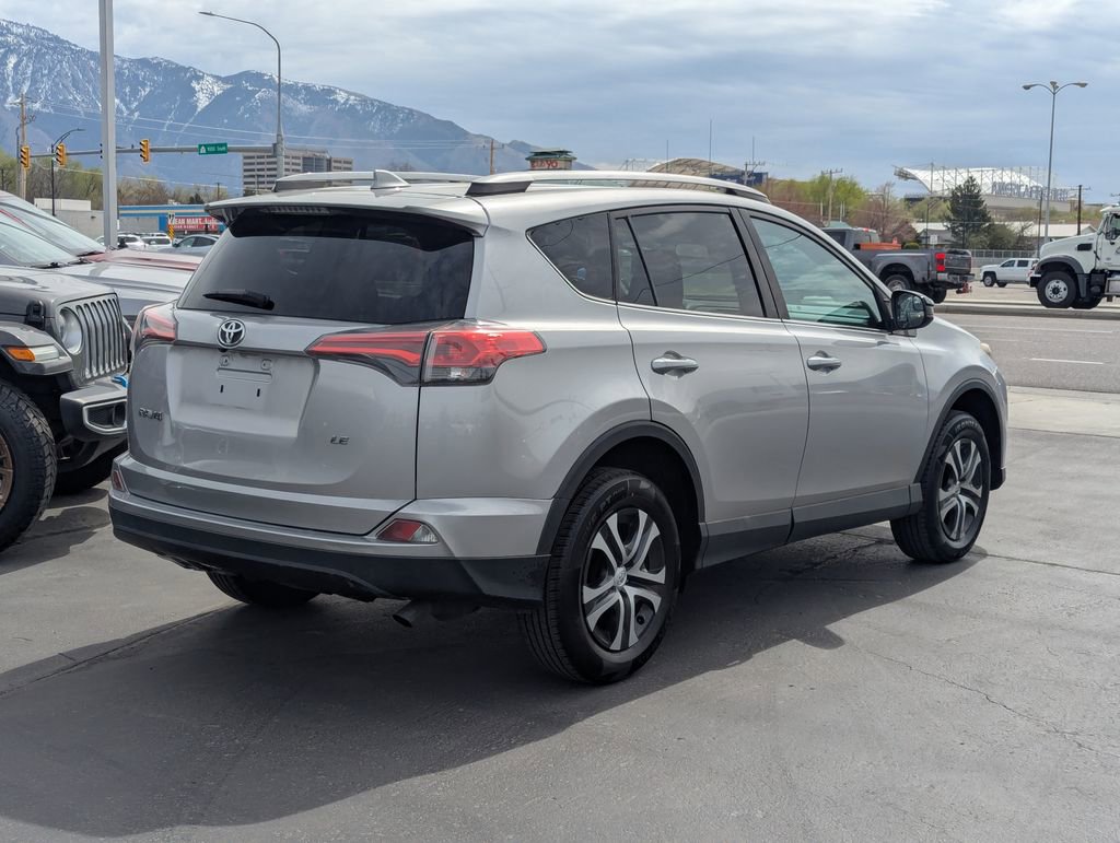 Used 2017 Toyota RAV4 LE FWD image 4
