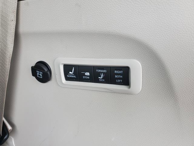 Used 2020 Chrysler Pacifica Limited FWD image 32